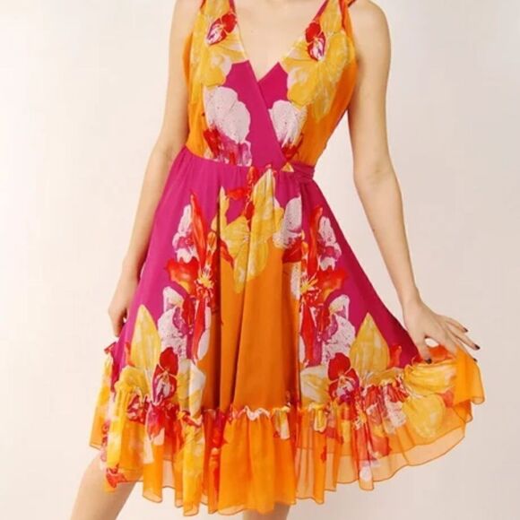 Diane Von Furstenburg Silk Wrap Dress - Beautiful Floral Colorful Summer Dress - Picture 1 of 7